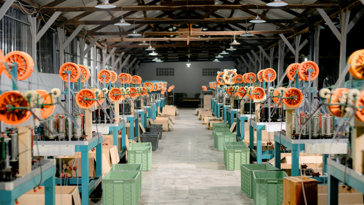 Organized industrial production line with spools and containers — Meaning of 5S in efficient factory layout.